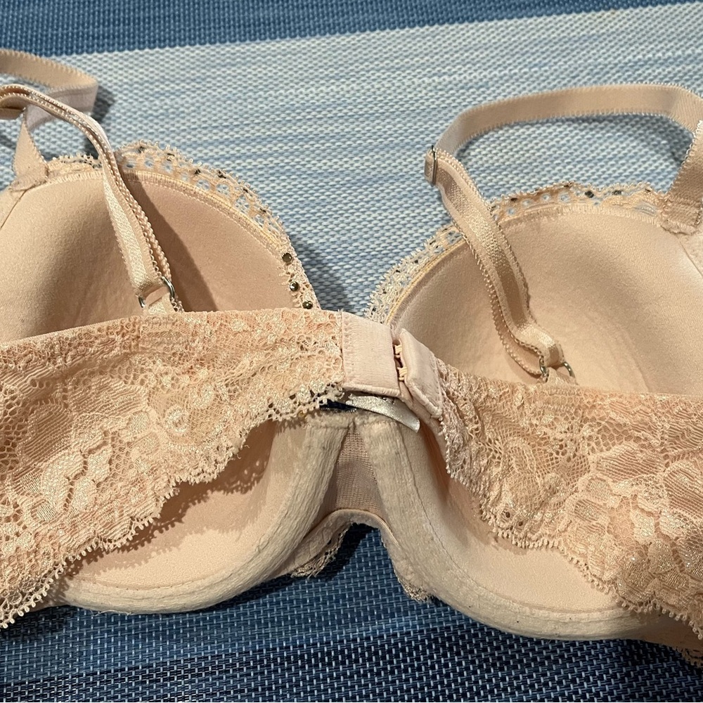 Victoria's Secret Lace Bra in Nude - Picture 2 of 7